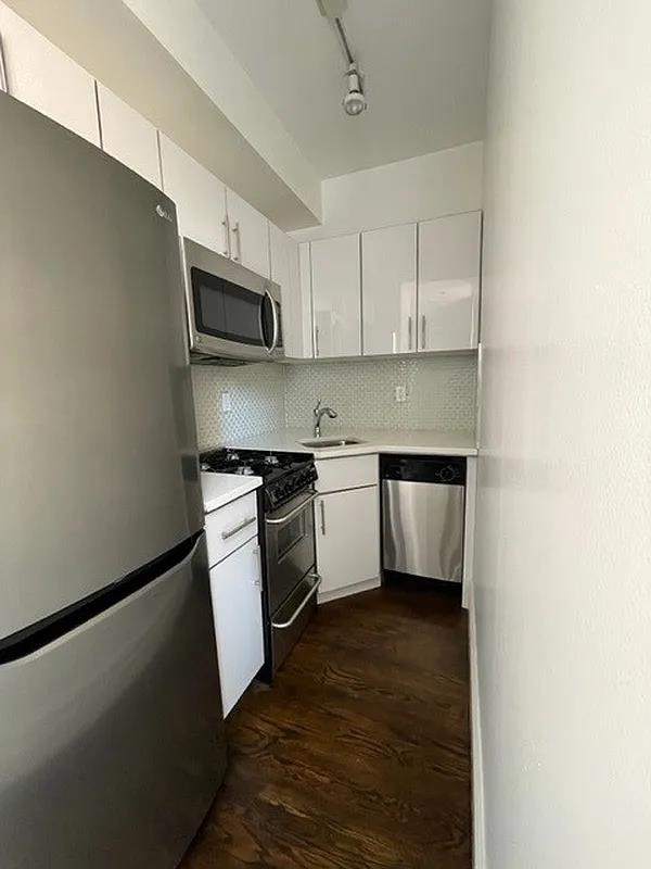 12 Fifth Avenue 23 Greenwich Village New York NY 10011