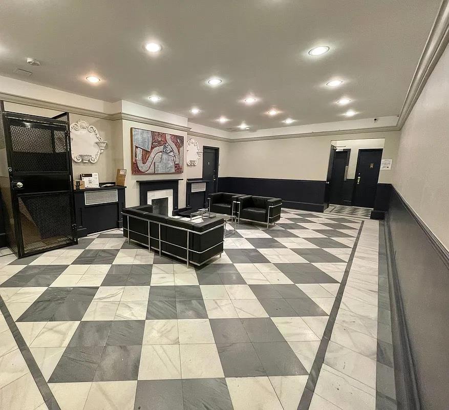 12 Fifth Avenue 23 Greenwich Village New York NY 10011