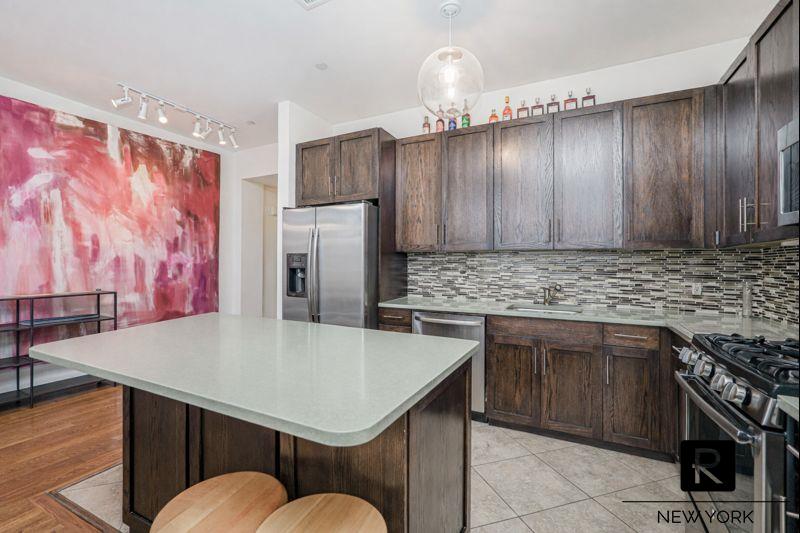 90 Bay Street Landing 8-D St. George Staten Island NY 10301