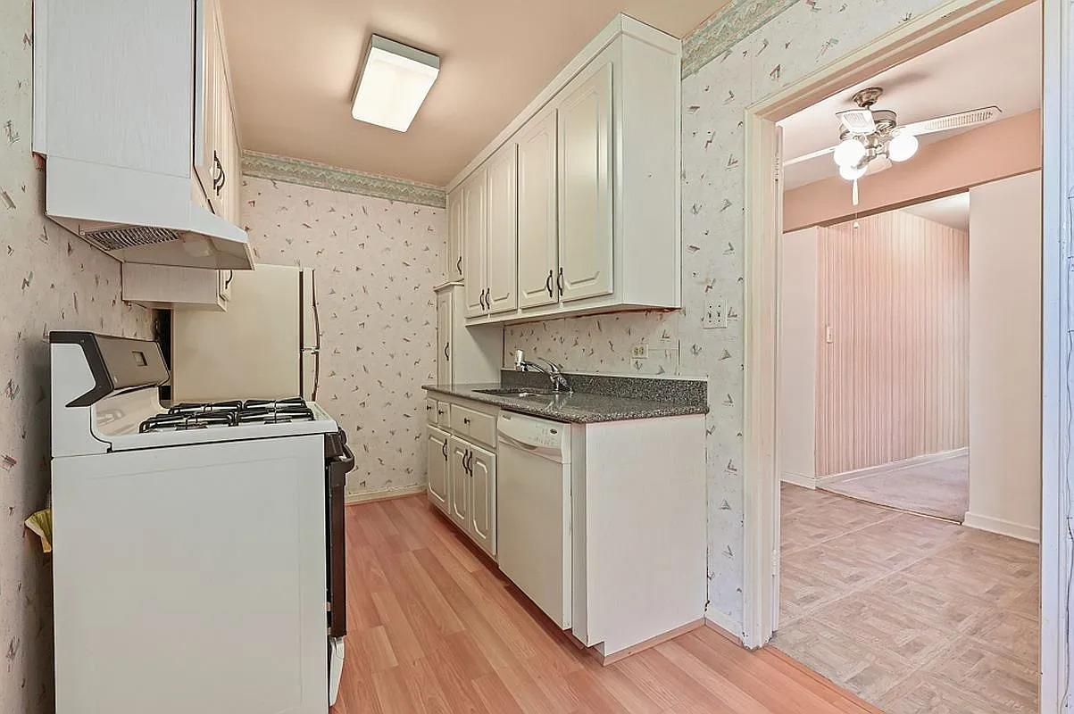 2727 Ocean Parkway E-22 Brighton Beach Brooklyn NY 11235