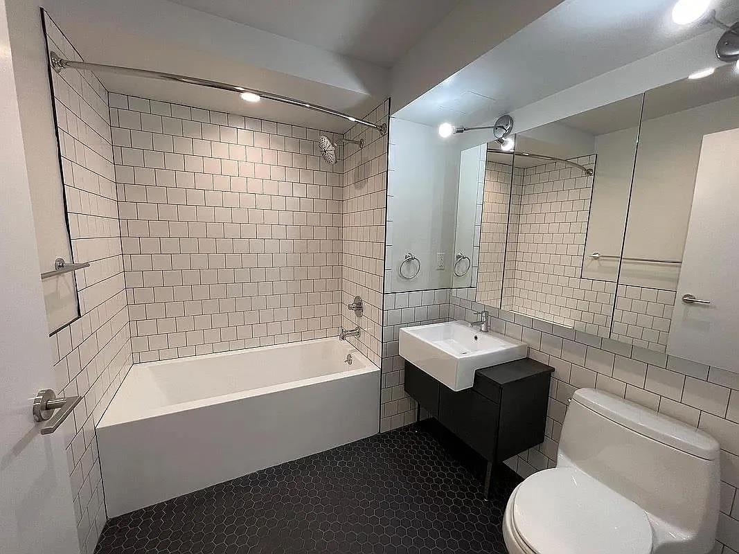 504 Myrtle Avenue 5V Clinton Hill Brooklyn NY 11205