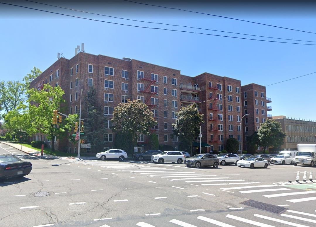 241-20 Northern Blvd. 4-A Douglaston Queens NY 11362