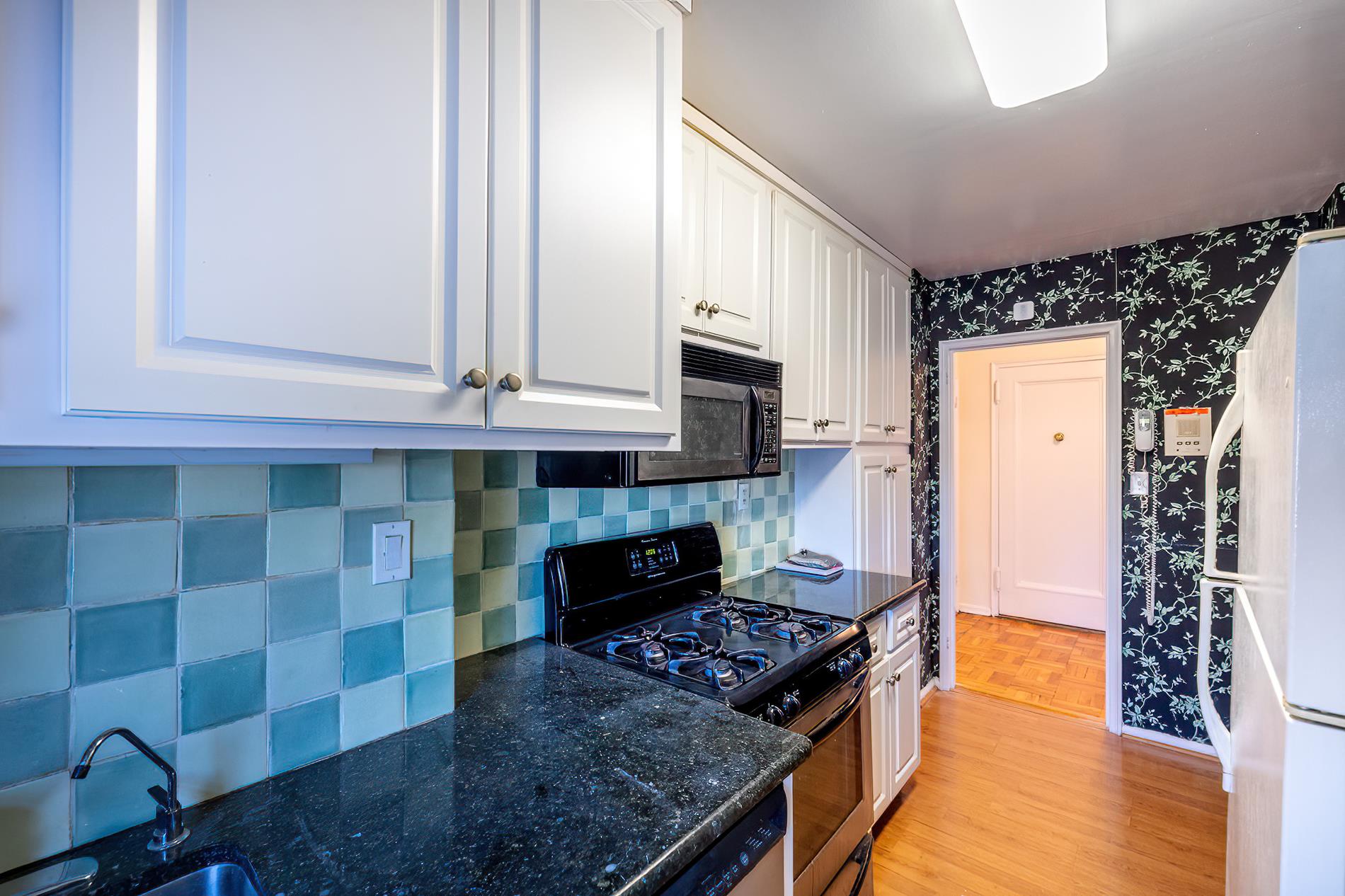 60 Knolls Crescent 4-H Spuyten Duyvil Bronx NY 10463