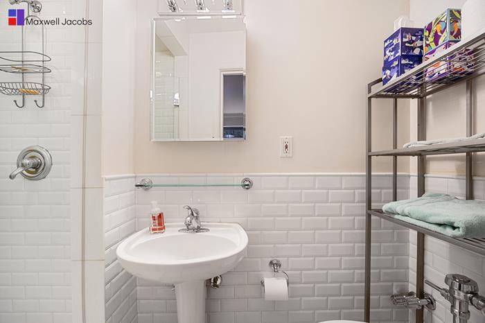 45 West 54th Street 3-D Midtown West New York NY 10019