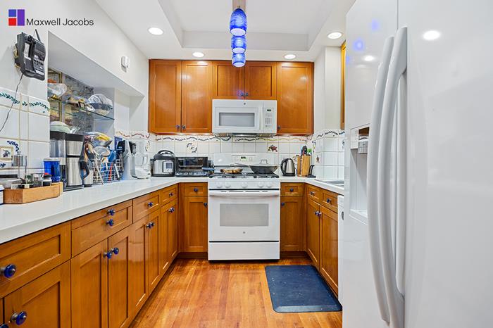 45 West 54th Street 3-D Midtown West New York NY 10019