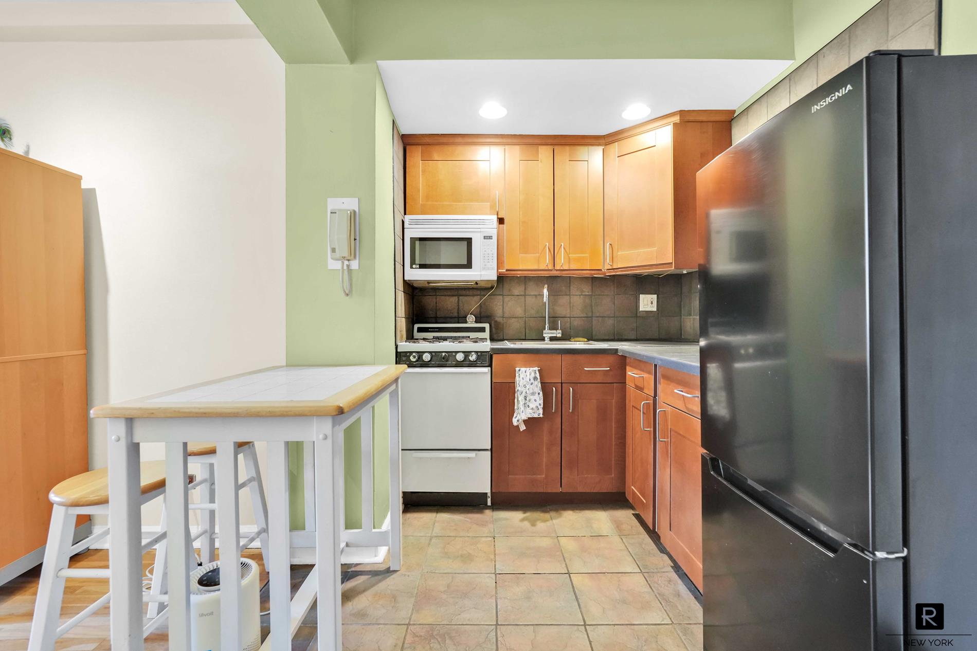 31-85 Crescent Street Long Island City Queens NY 11106