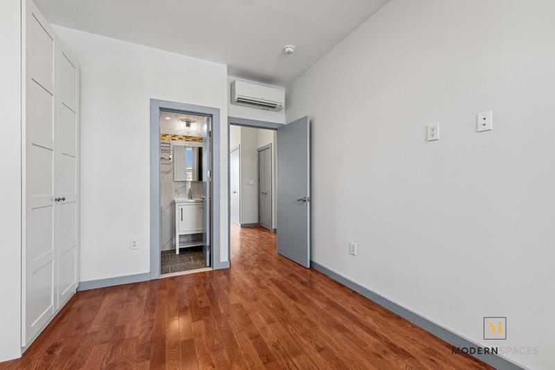 10-57 50th Avenue DPLX Long Island City Queens NY 11101