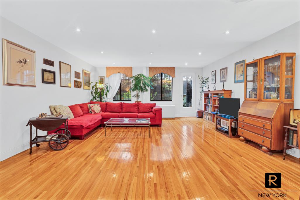 216 East 75th Street Upper East Side New York NY 10021