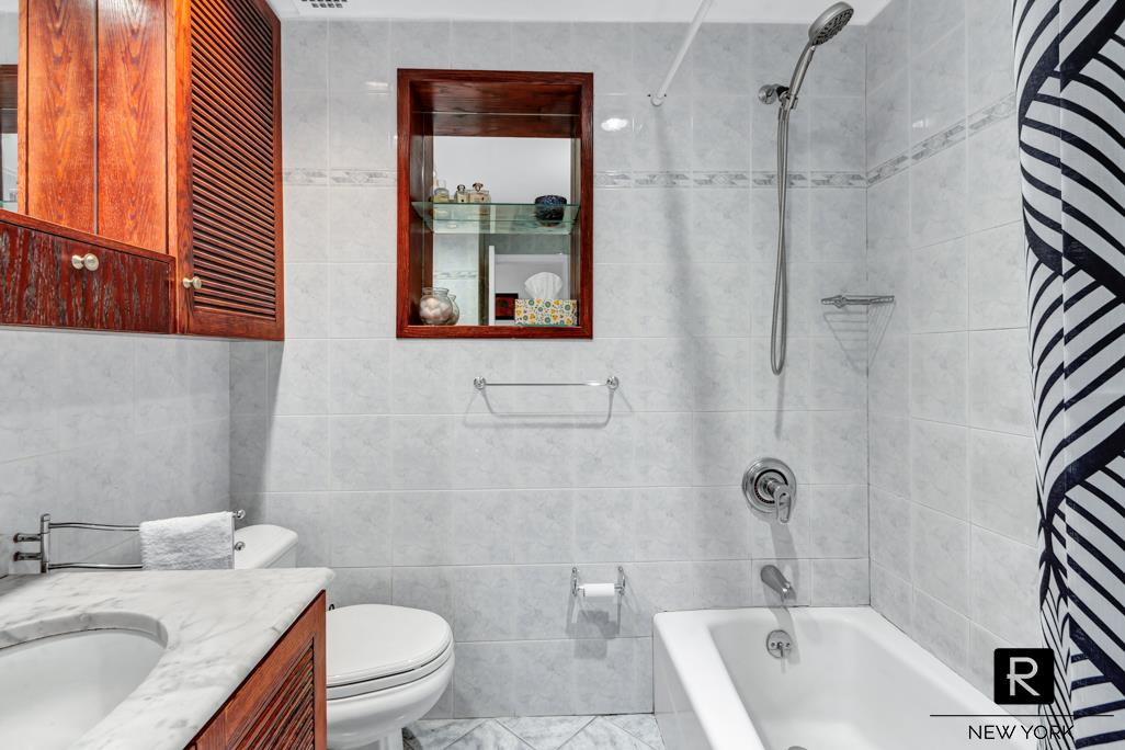 216 East 75th Street Upper East Side New York NY 10021