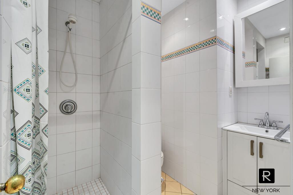 216 East 75th Street Upper East Side New York NY 10021