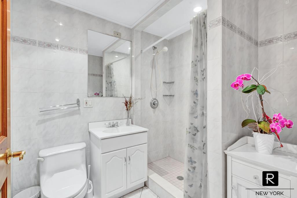 216 East 75th Street Upper East Side New York NY 10021