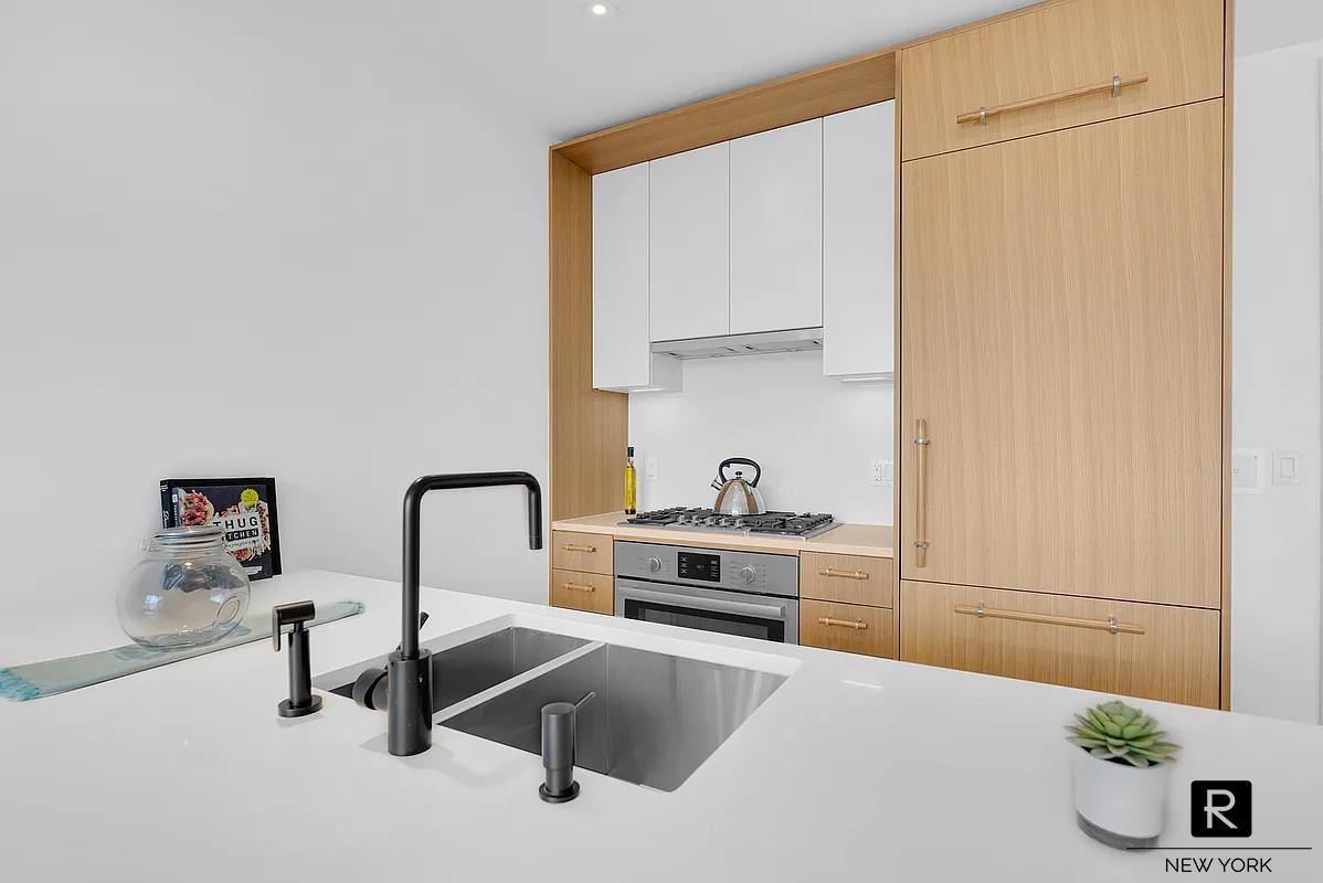 22-18 Jackson Avenue Court Square Queens NY 11101