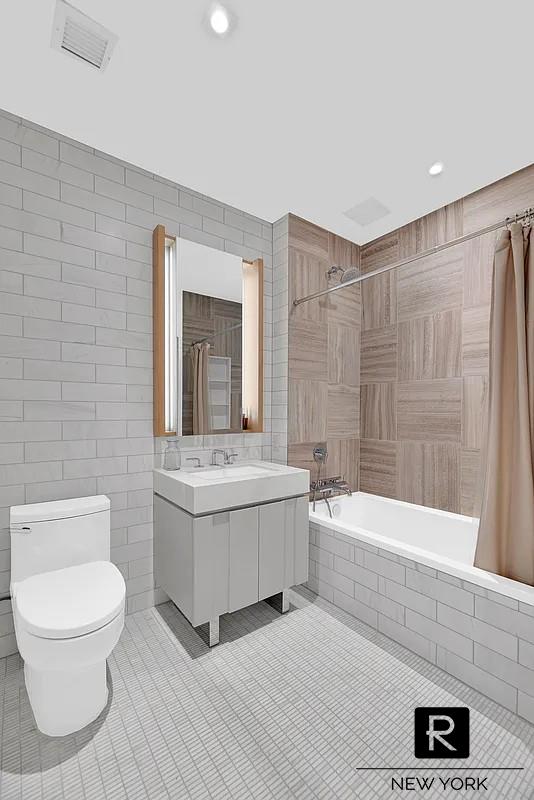 22-18 Jackson Avenue Court Square Queens NY 11101