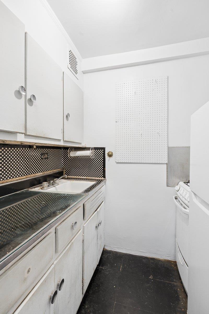 141 East 55th Street 4-F Turtle Bay New York NY 10022