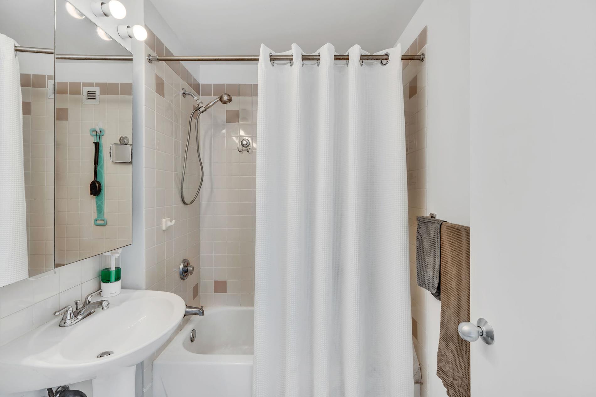 4-74 48th Avenue 4G Hunters Point Queens NY 11109