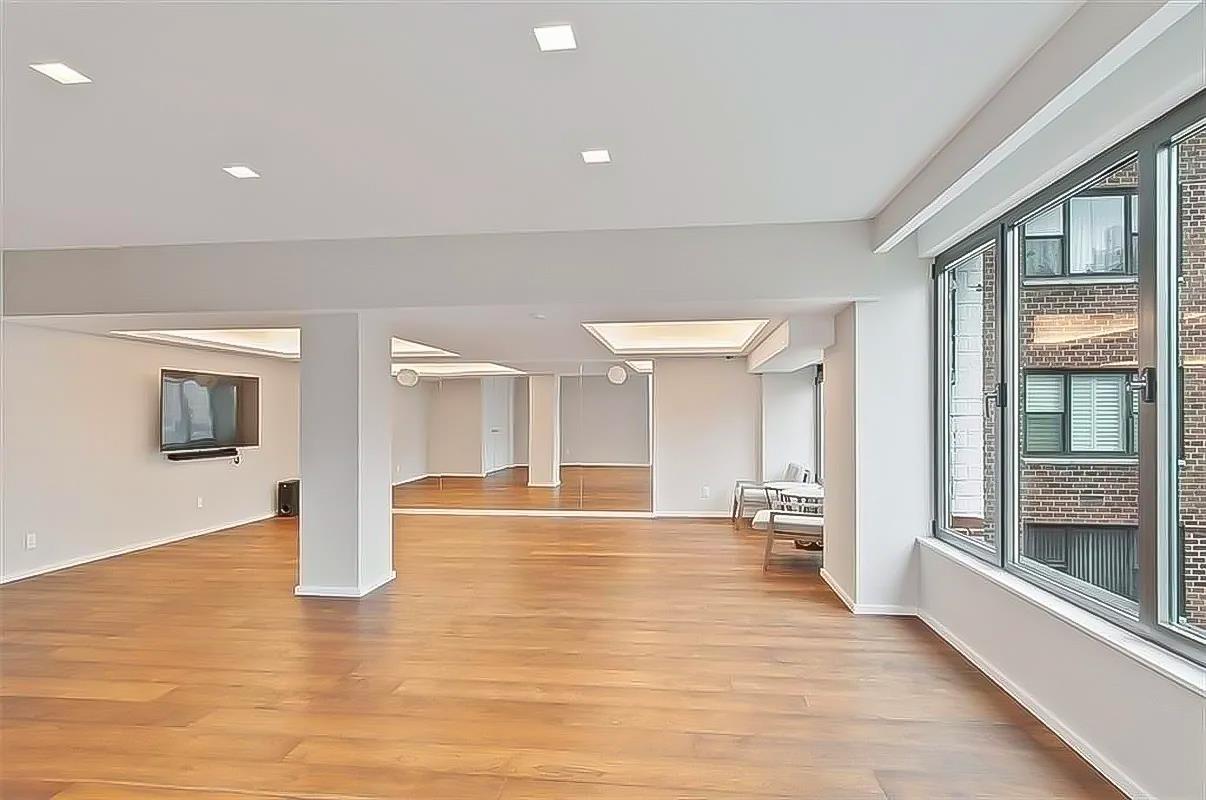 340 East 64th Street 17-M Upper East Side New York NY 10065