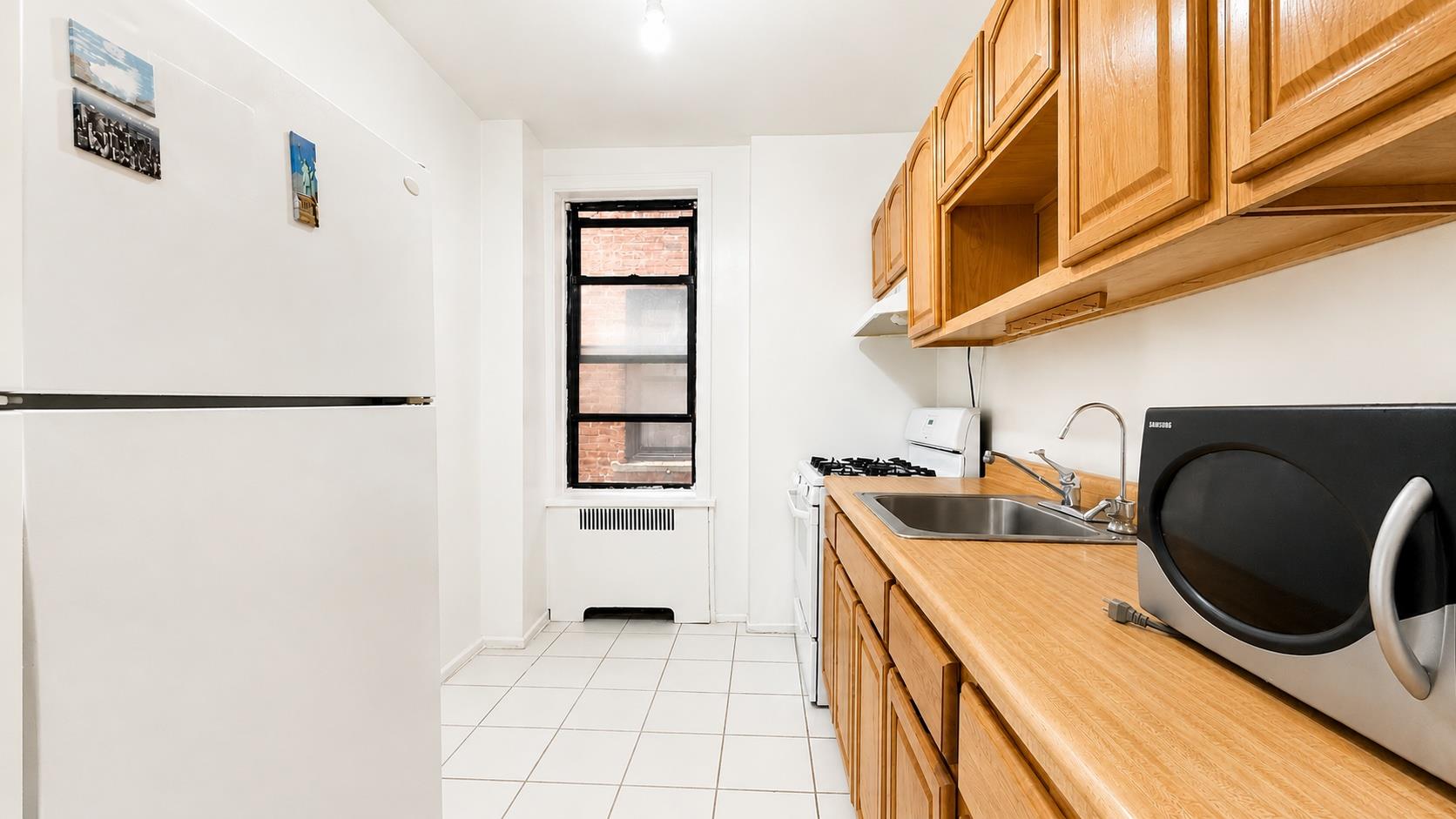 35-05 Parsons Blvd. 1-J Murray Hill Queens NY 11354