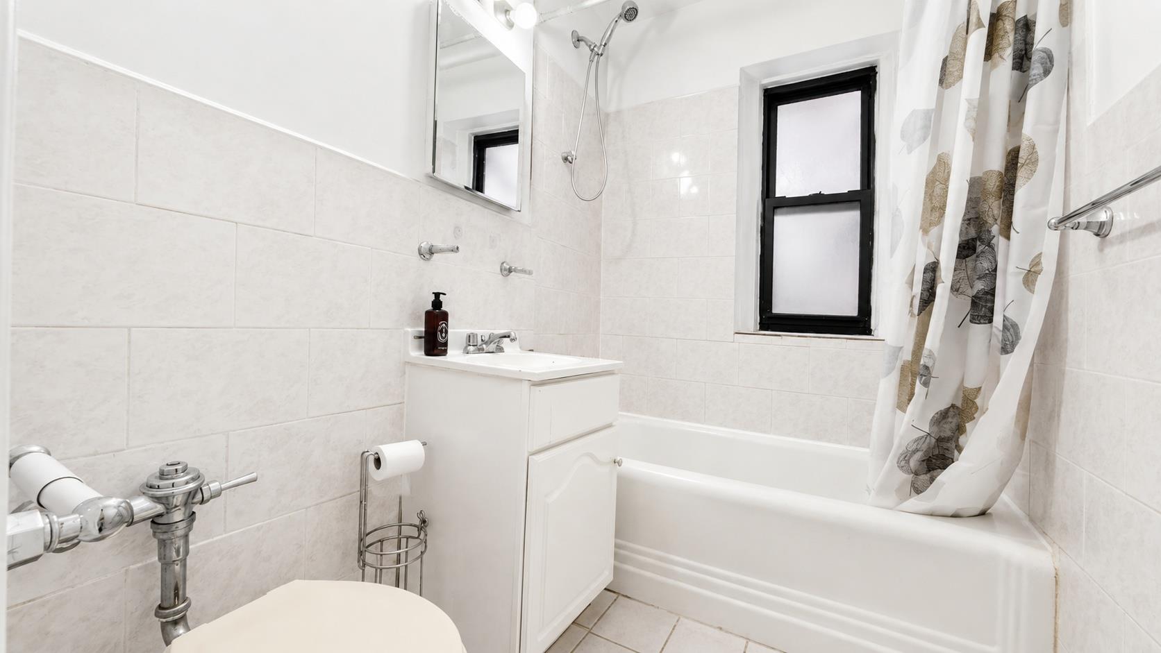 35-05 Parsons Blvd. 1-J Murray Hill Queens NY 11354