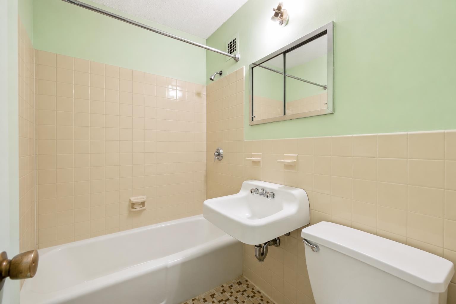 75 Henry Street 1E Brooklyn Heights Brooklyn NY 11201