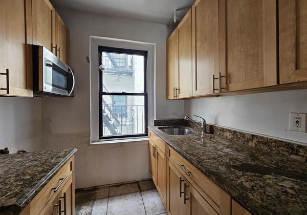 21-27 33rd Street 3A Steinway-Ditmars Queens NY 11105