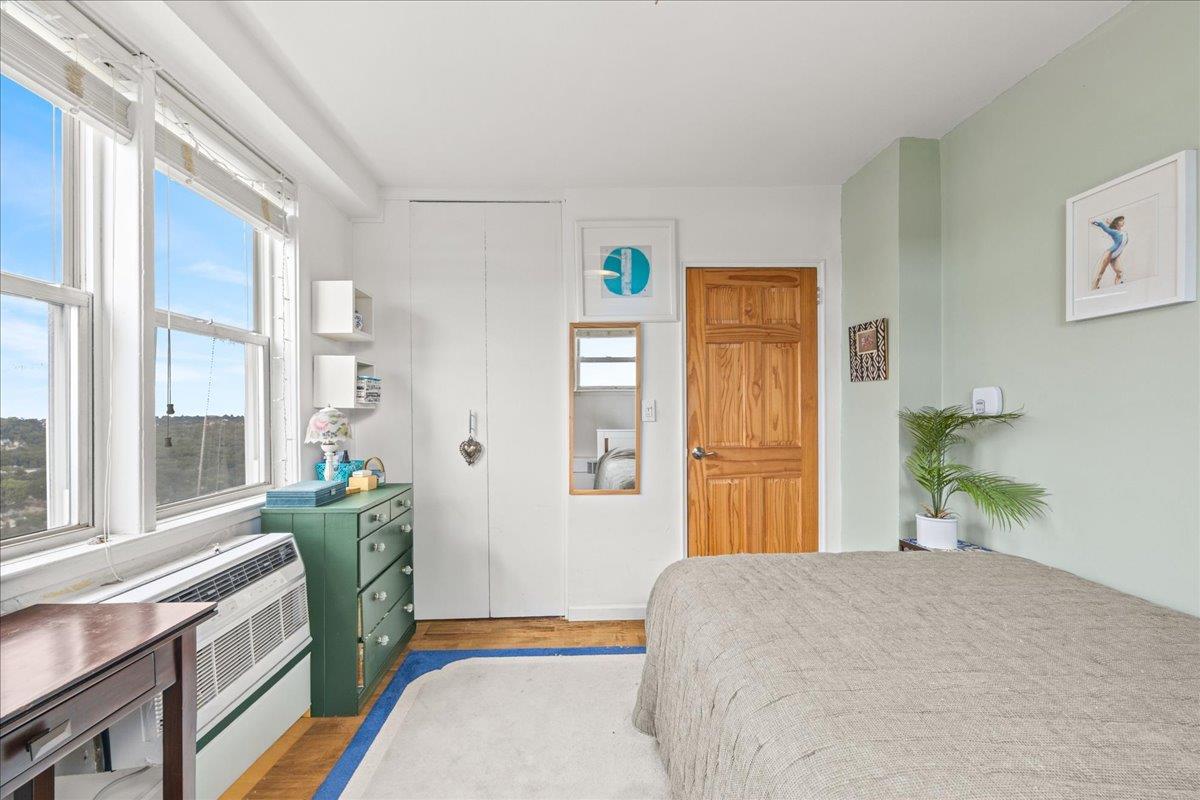 5700 Arlington Avenue 18-V Riverdale Bronx NY 10471