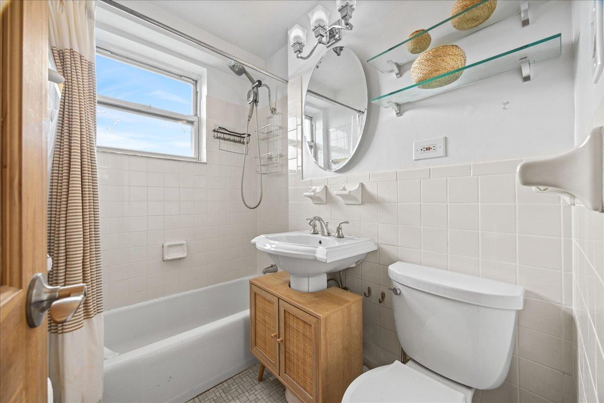 5700 Arlington Avenue 18-V Riverdale Bronx NY 10471