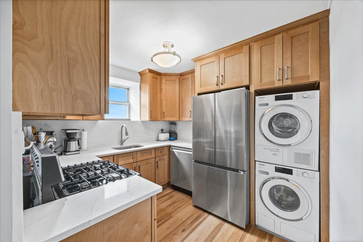 5700 Arlington Avenue 18-V Riverdale Bronx NY 10471
