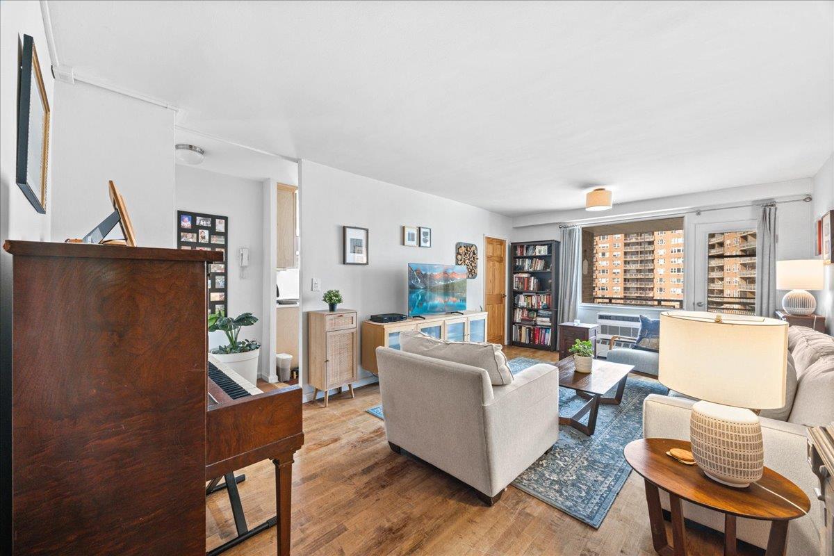 5700 Arlington Avenue 18-V Riverdale Bronx NY 10471