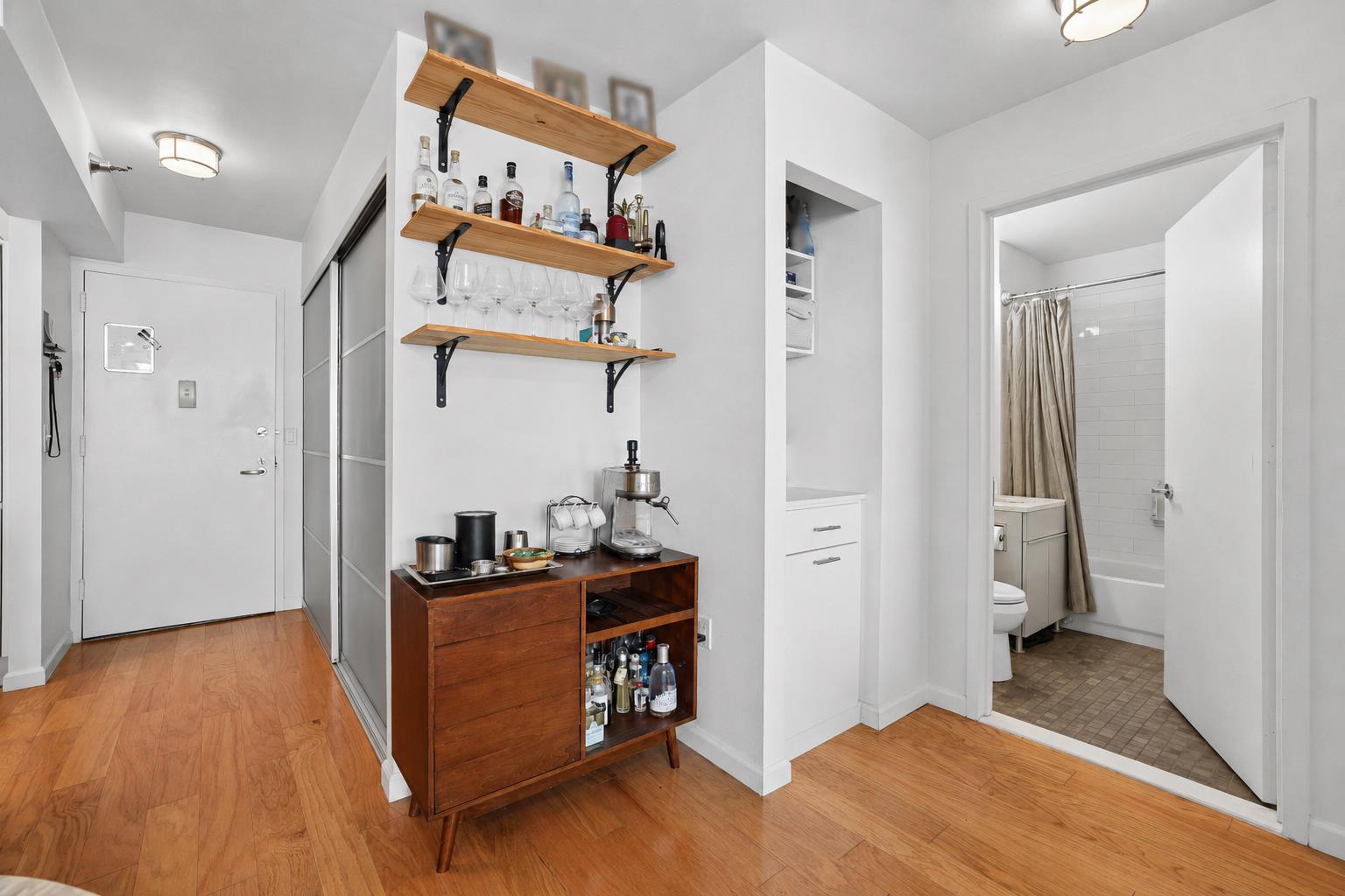 4-74 48th Avenue 28-E Hunters Point Queens NY 11109