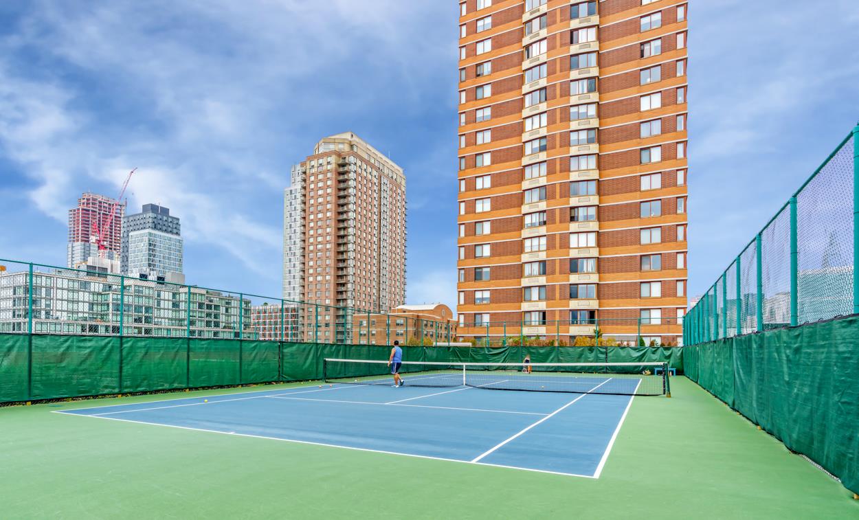 4-74 48th Avenue 28E Hunters Point Queens NY 11109