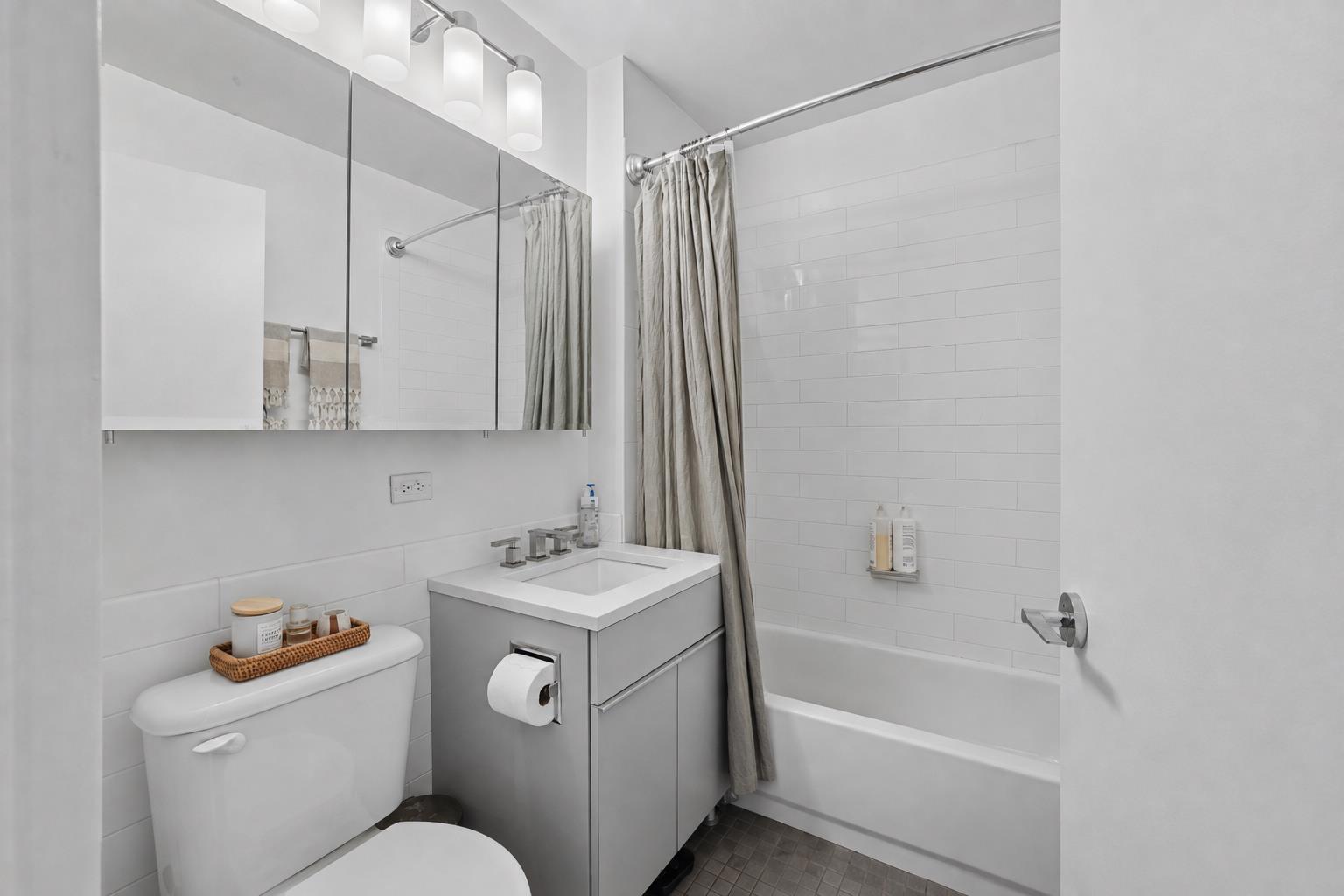 4-74 48th Avenue 28-E Hunters Point Queens NY 11109