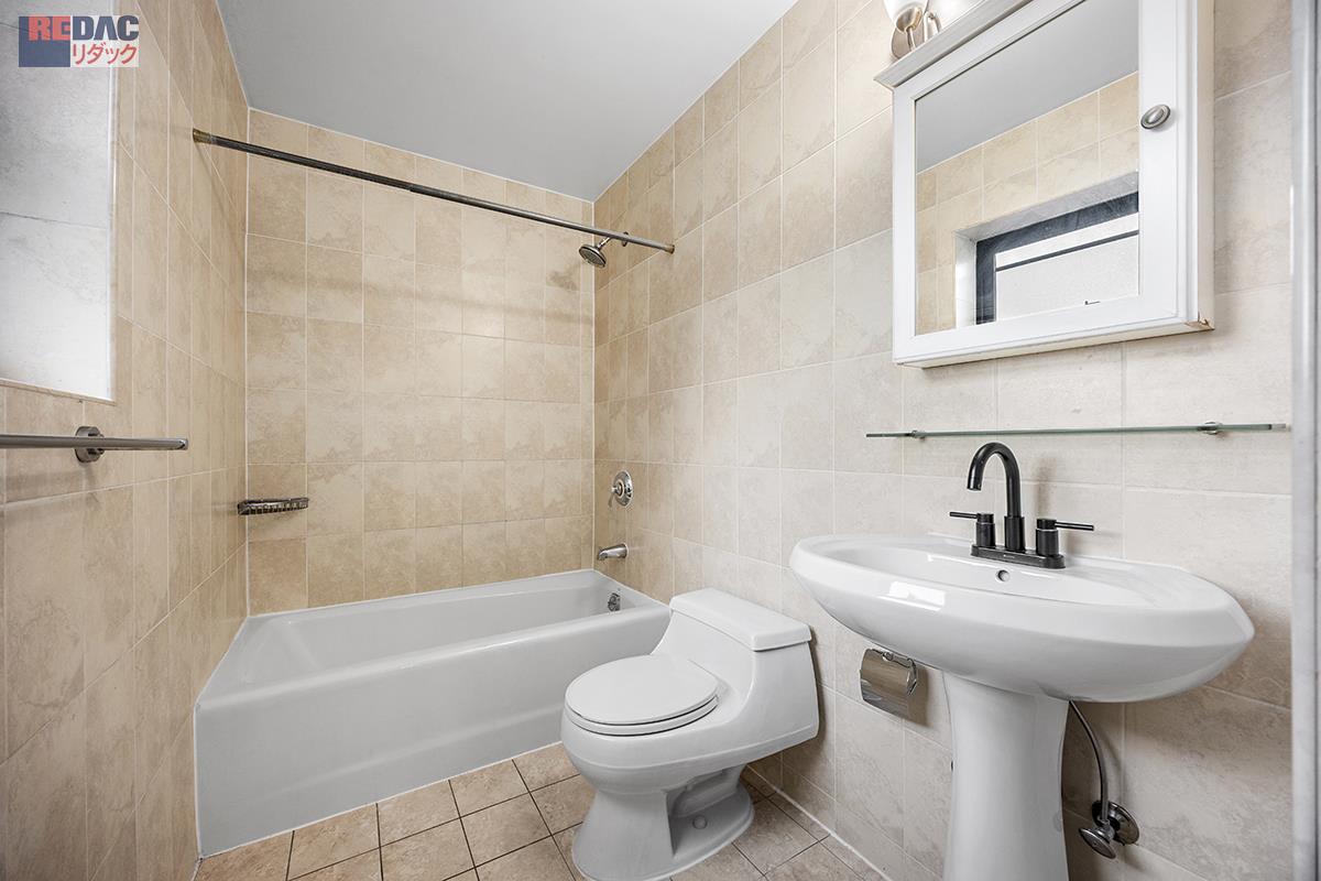 27-16 41st Avenue 3-C Long Island City Queens NY 11101