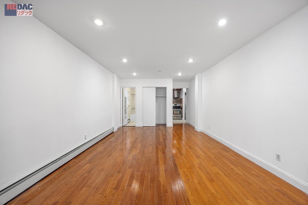 27-16 41st Avenue 3-C Long Island City Queens NY 11101