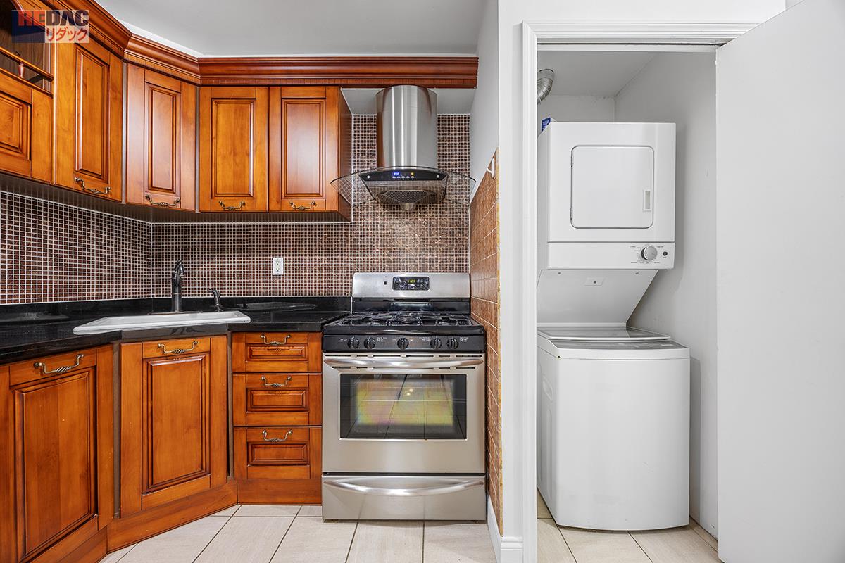 27-16 41st Avenue 3-C Long Island City Queens NY 11101