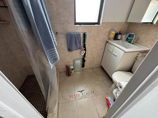 23-35 31st Street 2-R Astoria Queens NY 11105