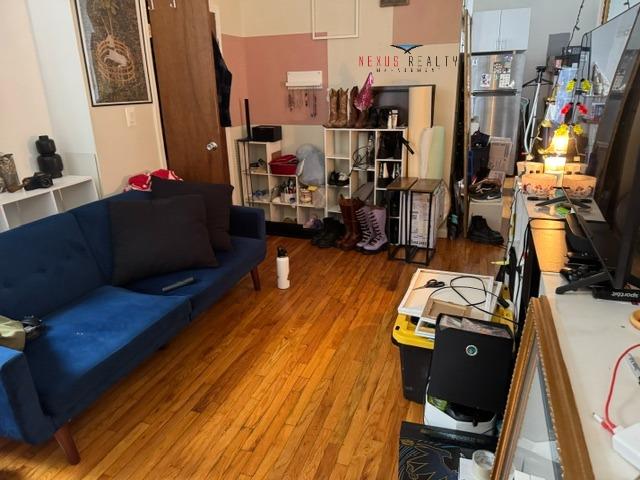 23-35 31st Street 2-R Astoria Queens NY 11105