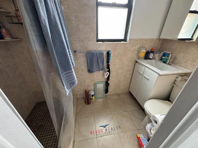 23-35 31st Street 2-R Astoria Queens NY 11105