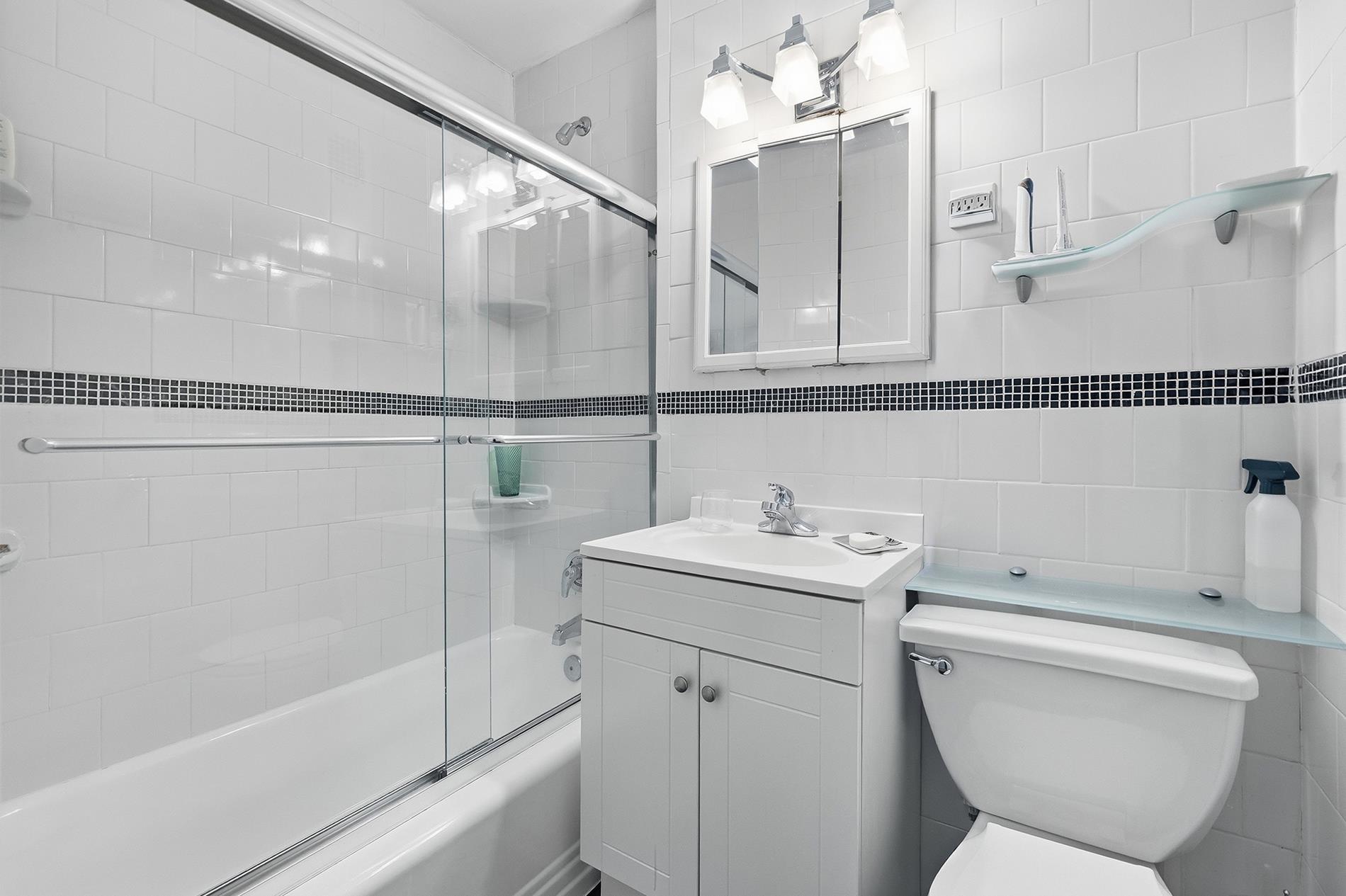 60 Knolls Crescent 10-L Spuyten Duyvil Bronx NY 10463