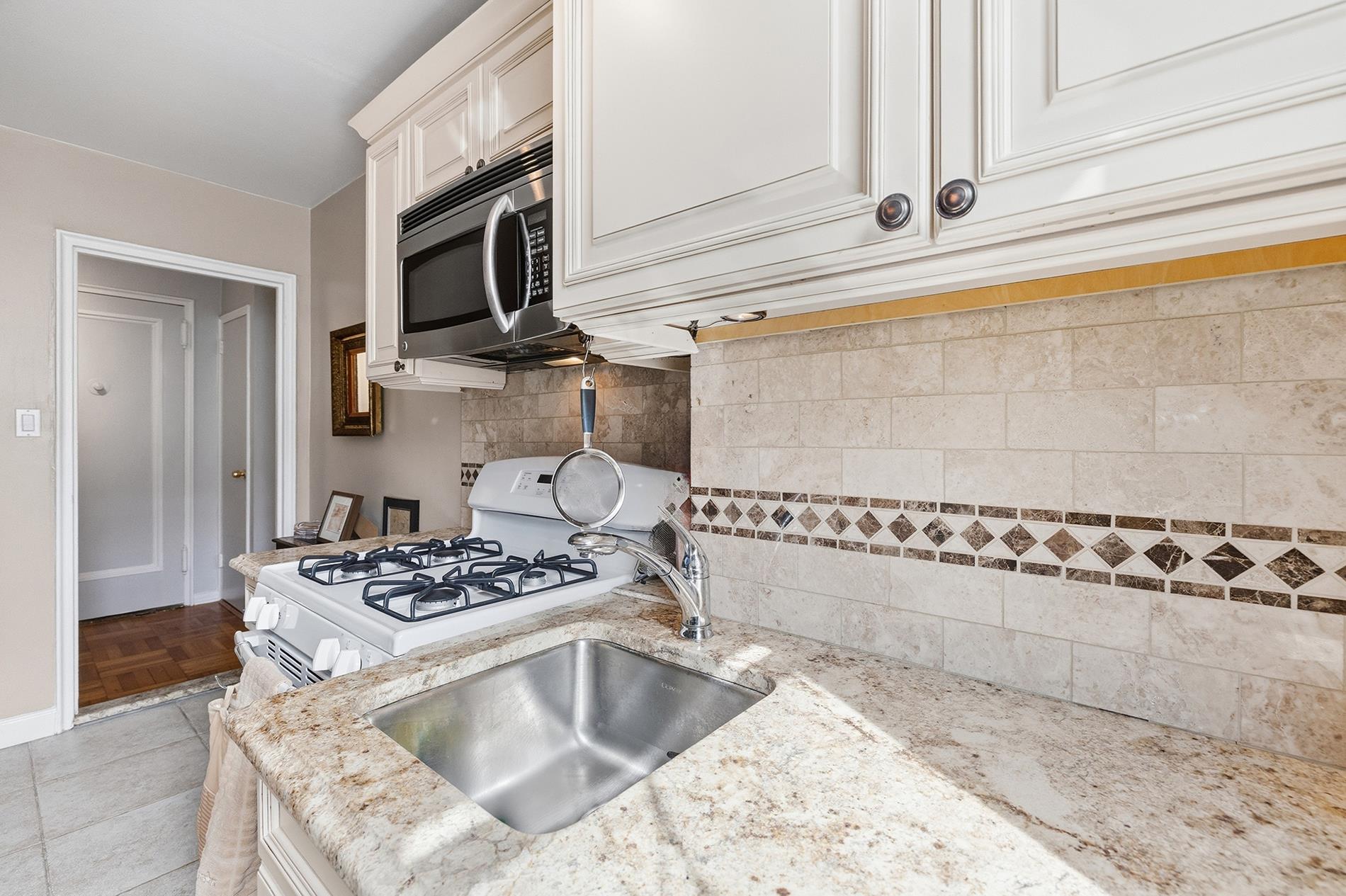 60 Knolls Crescent 10-L Spuyten Duyvil Bronx NY 10463