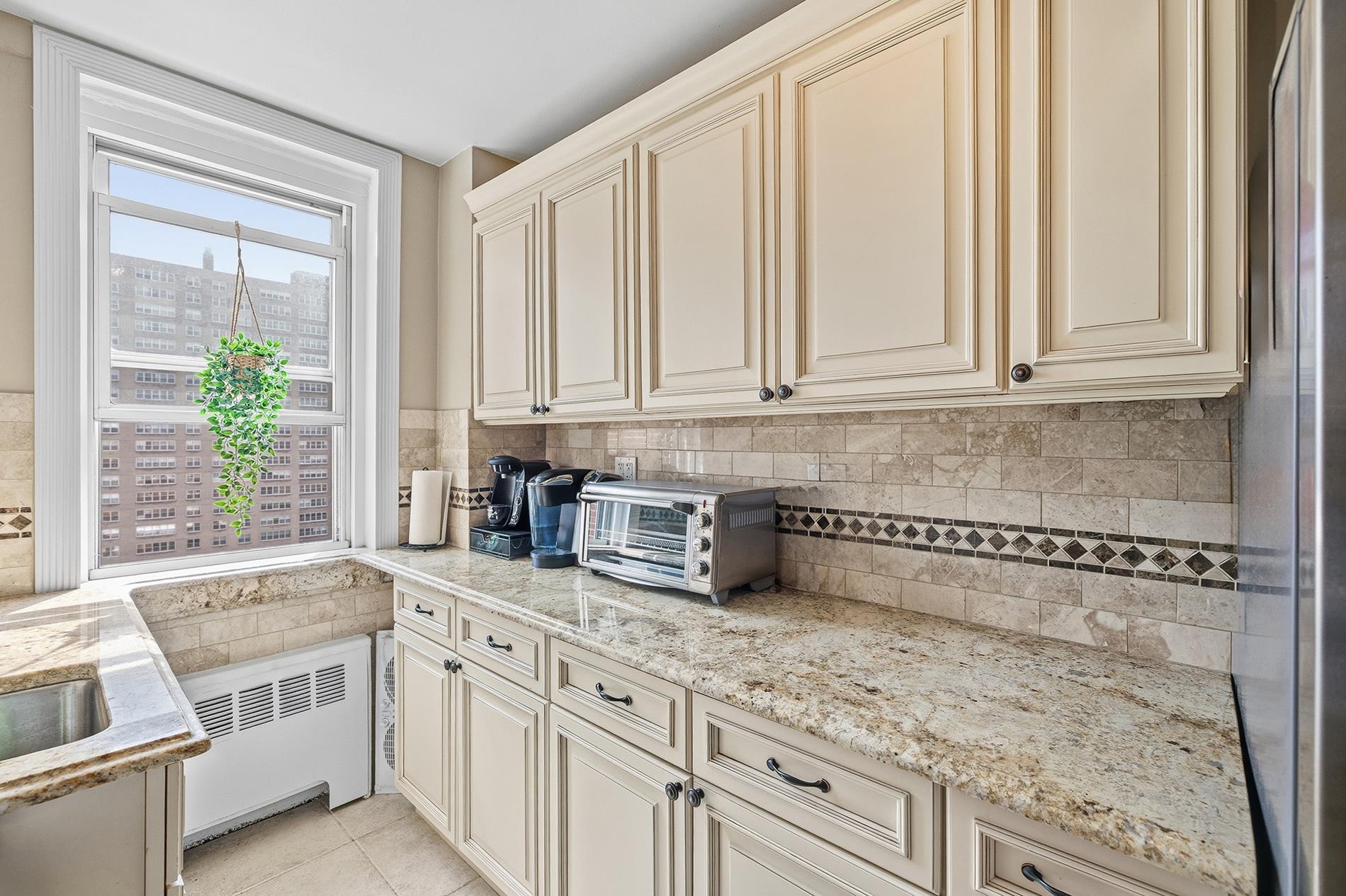 60 Knolls Crescent 10-L Spuyten Duyvil Bronx NY 10463