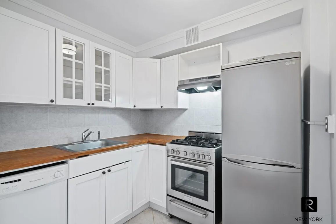 180 Thompson Street Greenwich Village New York NY 10012