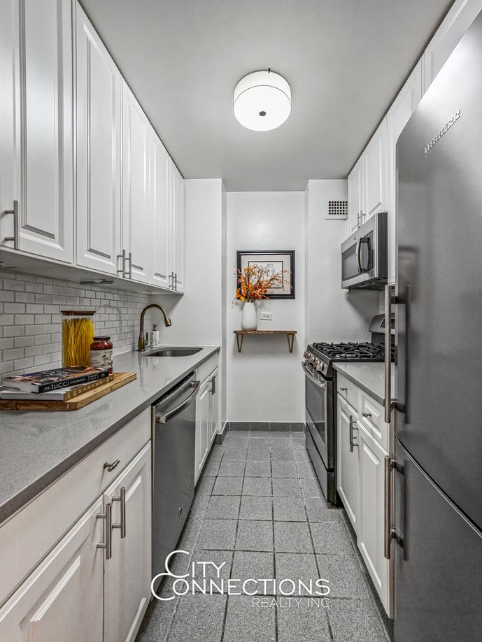 310 East 46th Street 11-D Turtle Bay New York NY 10017
