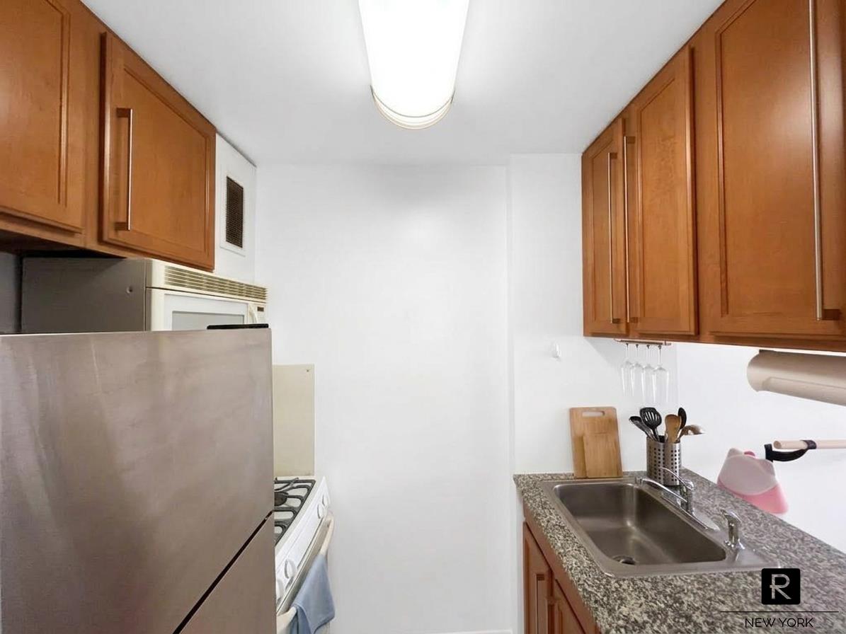 393 West 49th Street Midtown West New York NY 10019