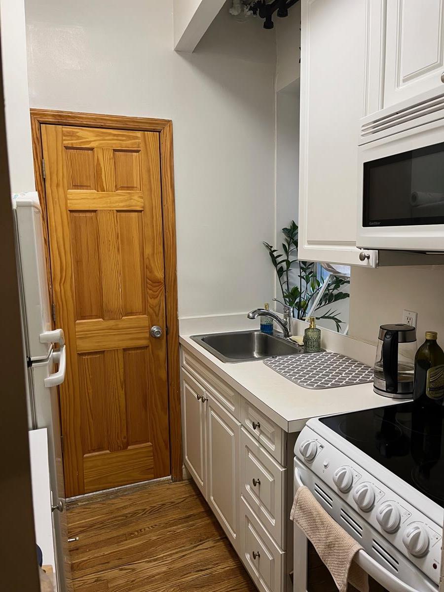 234-236 Thompson Street 7 Greenwich Village New York NY 10012