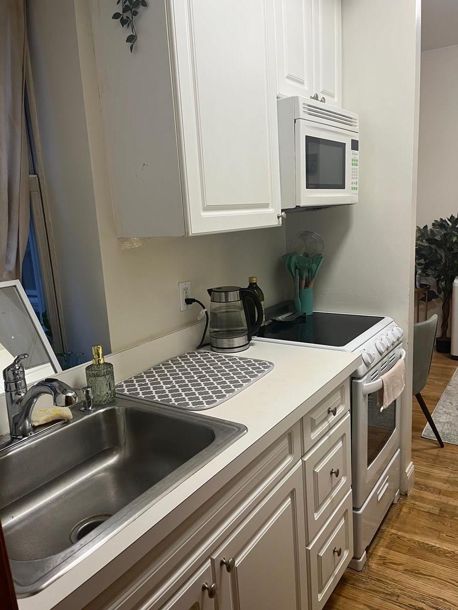 234-236 Thompson Street 7 Greenwich Village New York NY 10012