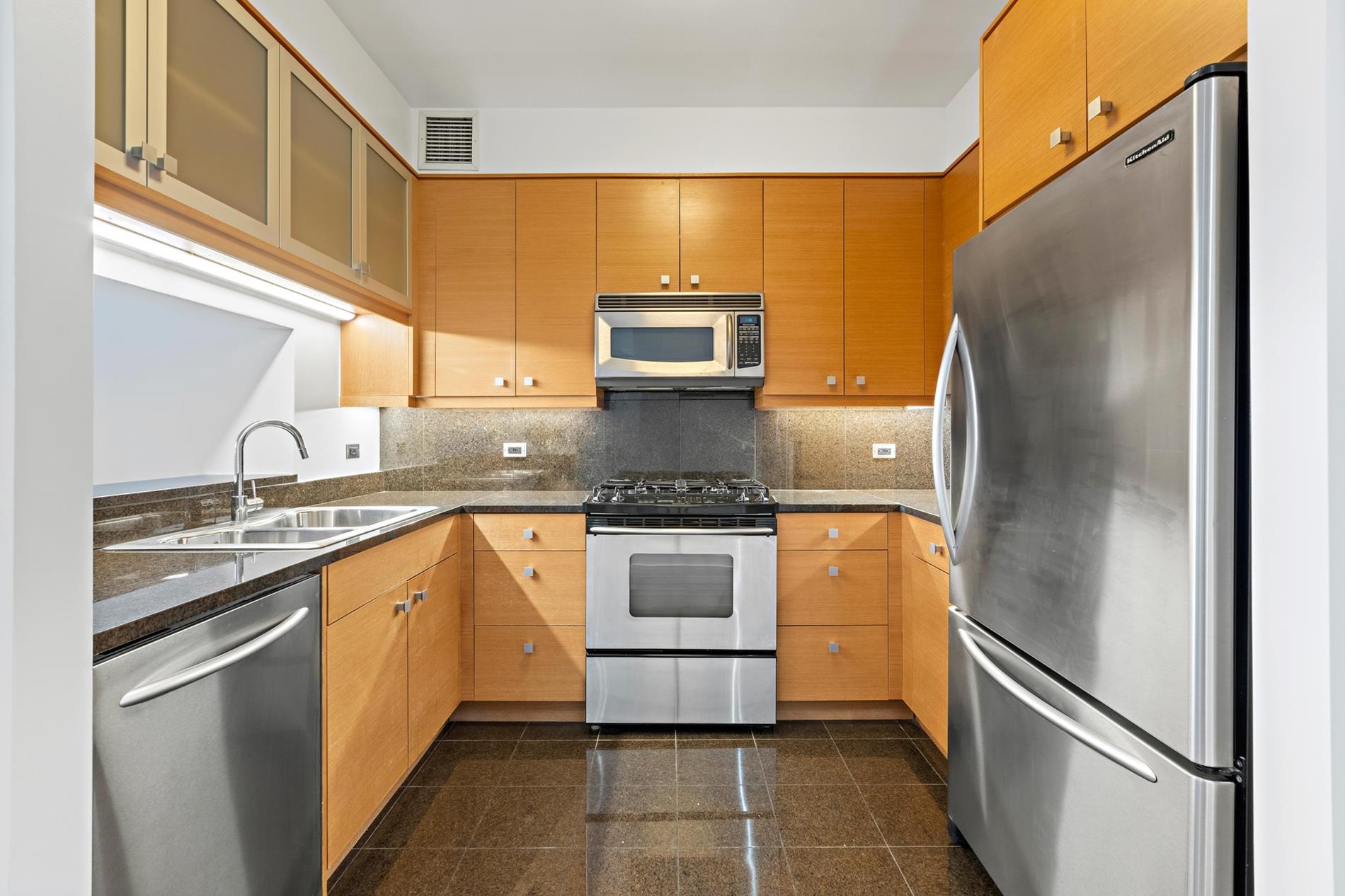 120 Riverside Boulevard, #4R