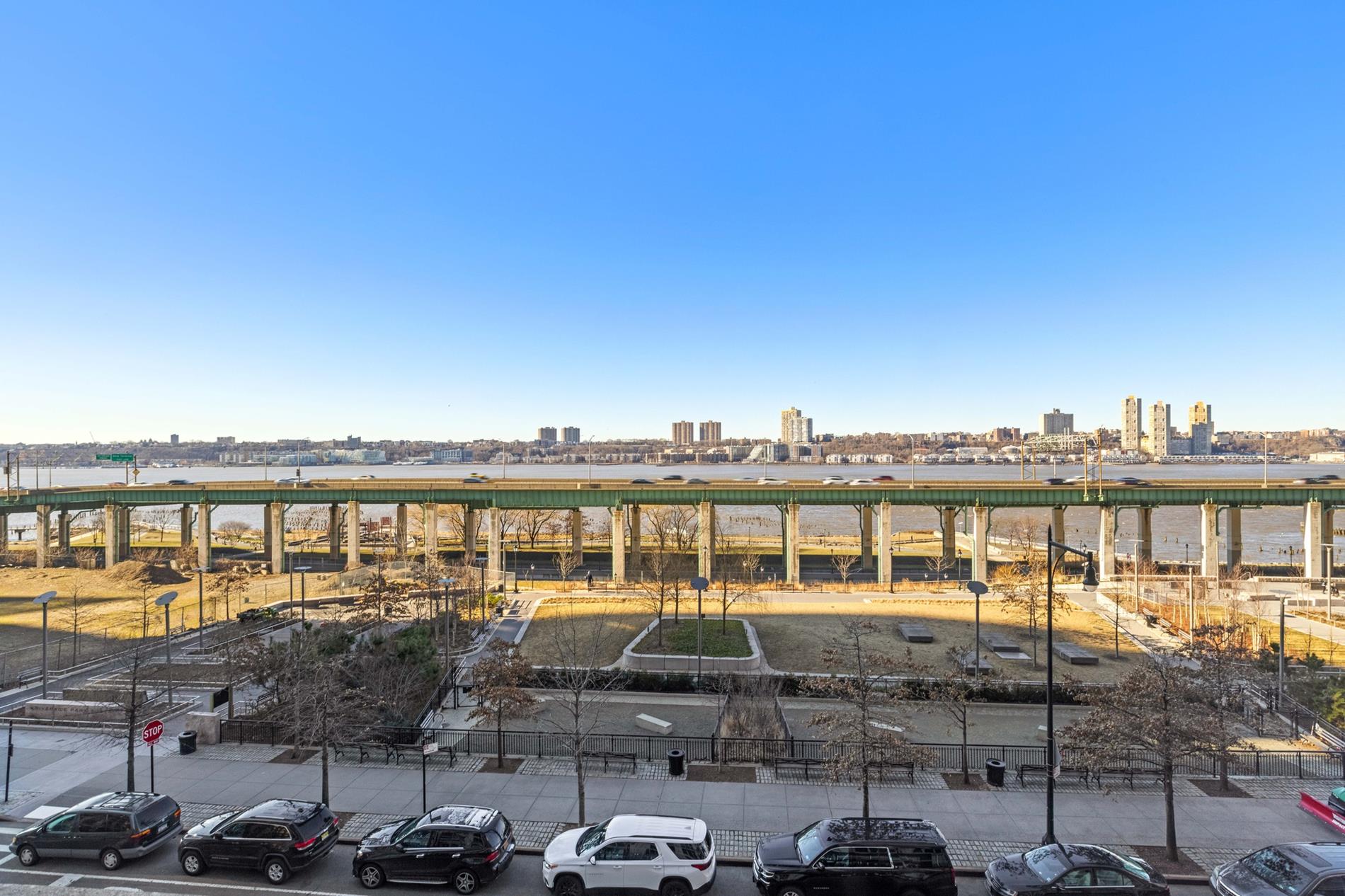 120 Riverside Boulevard, #4R