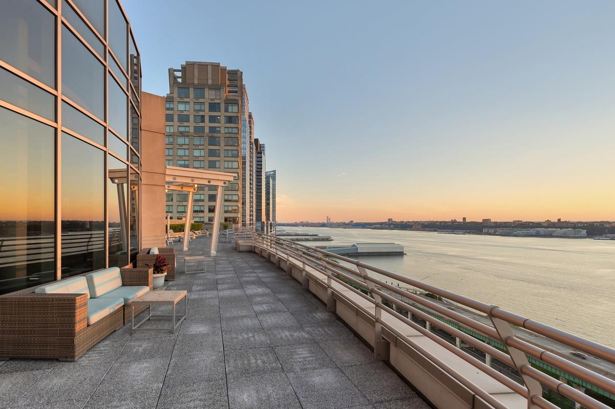 120 Riverside Boulevard, #4R