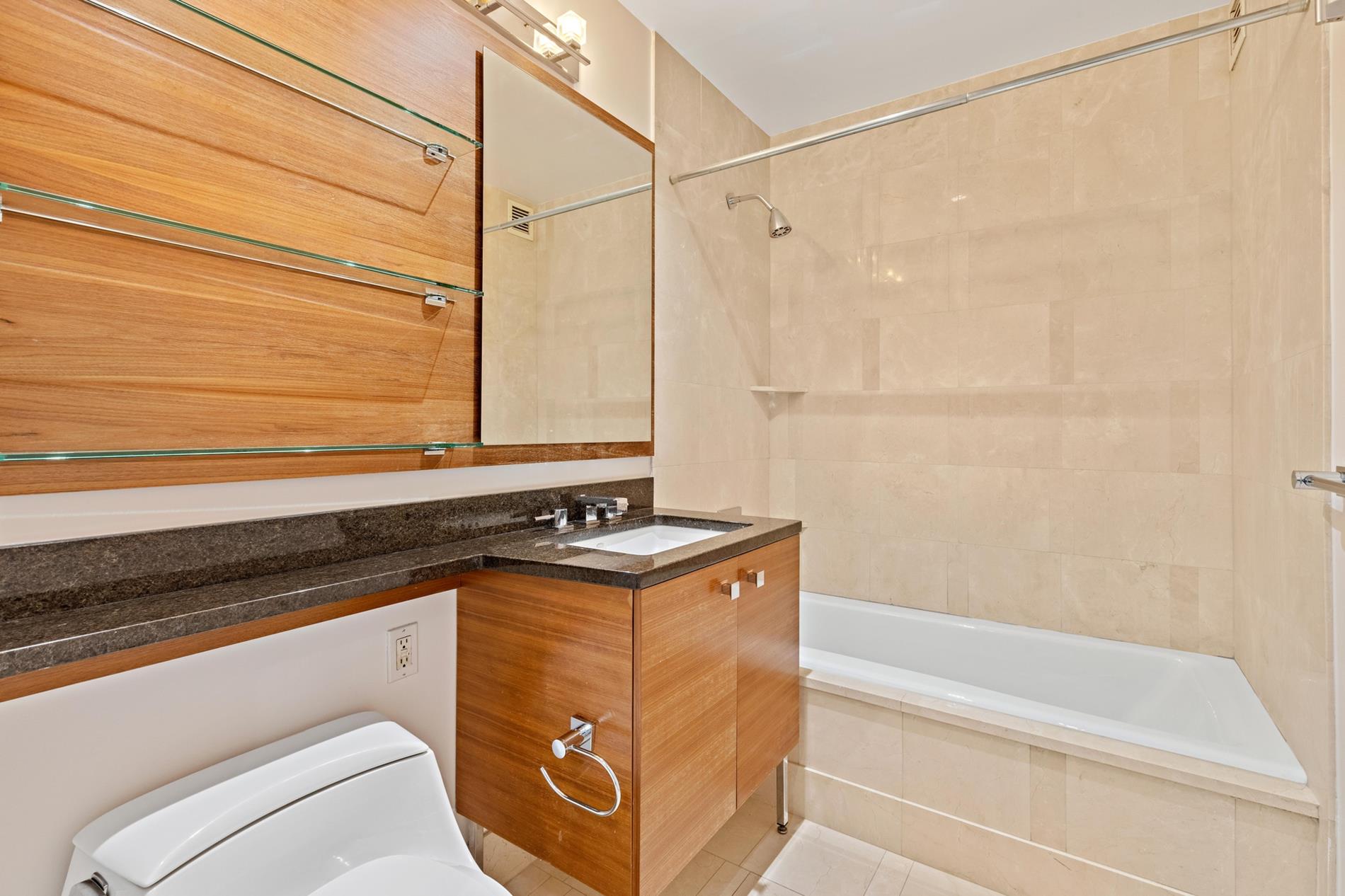 120 Riverside Boulevard, #4R