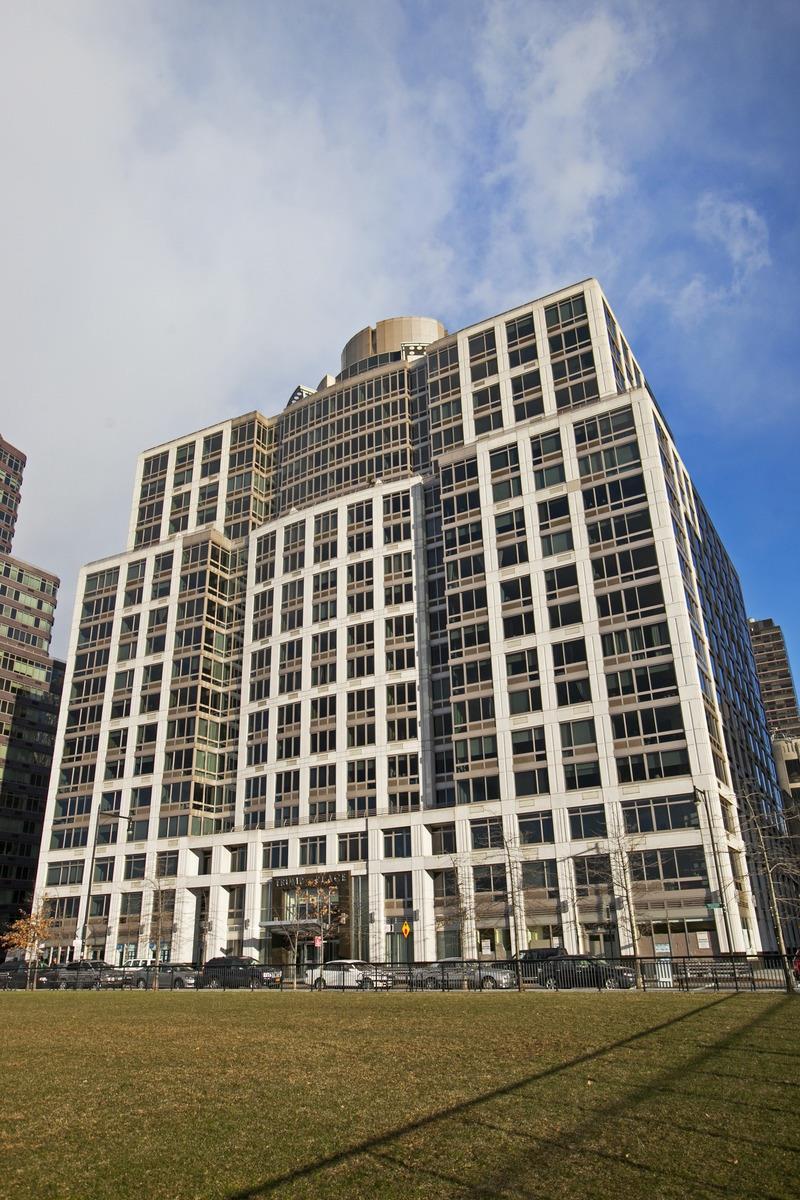 120 Riverside Boulevard, #4R